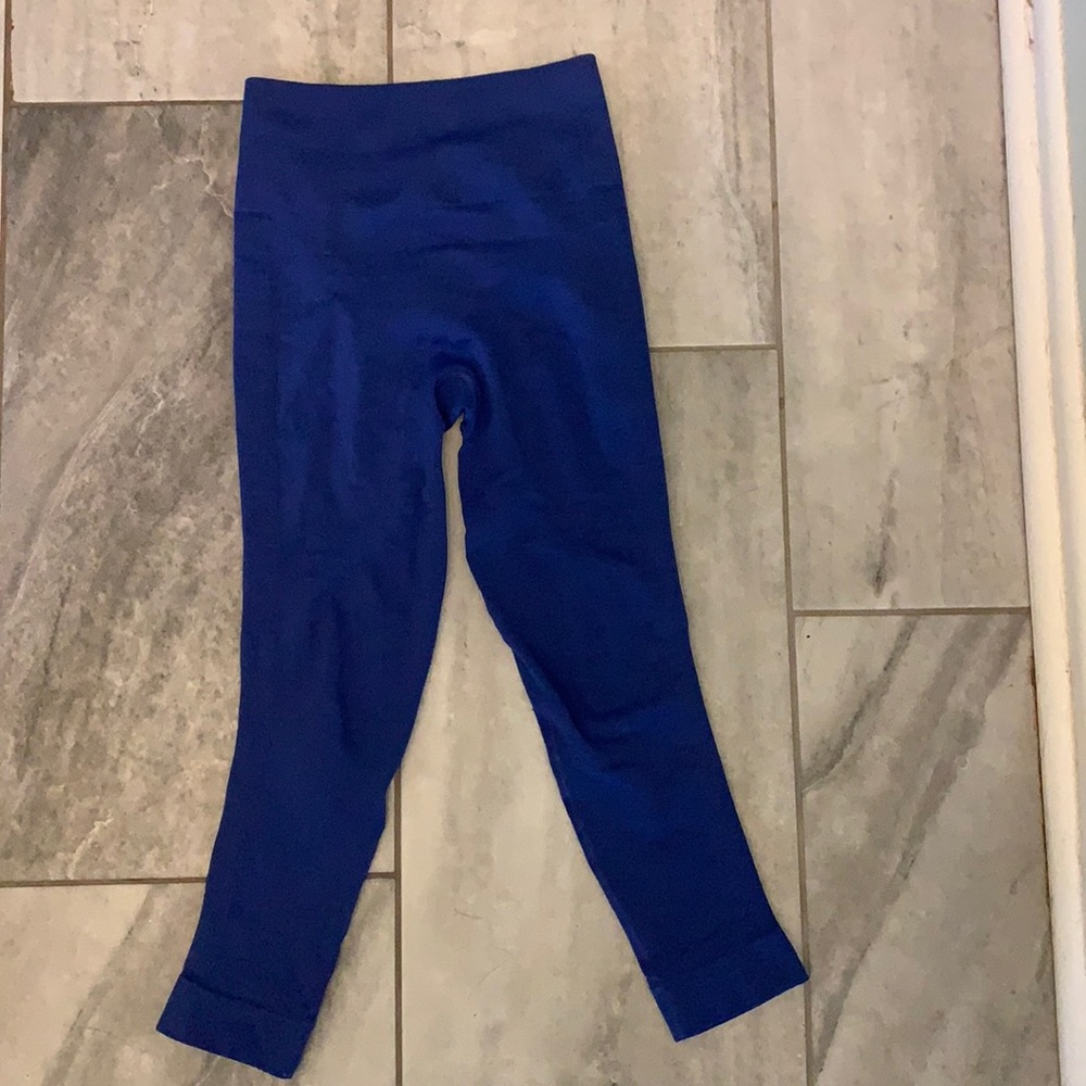 Zone in crop in sapphire blue Lululemon leggings
